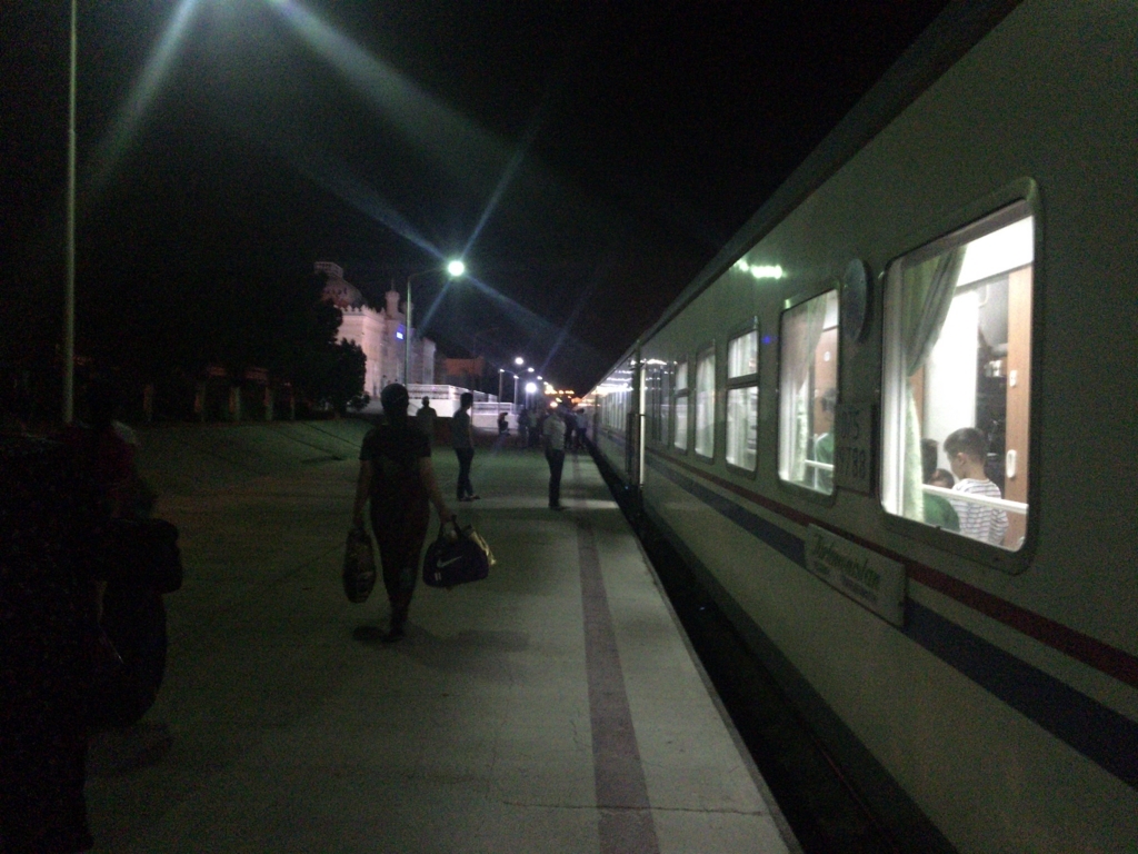 f:id:l-traveler-lovetabi:20171126233916j:plain トルクメンバシ駅