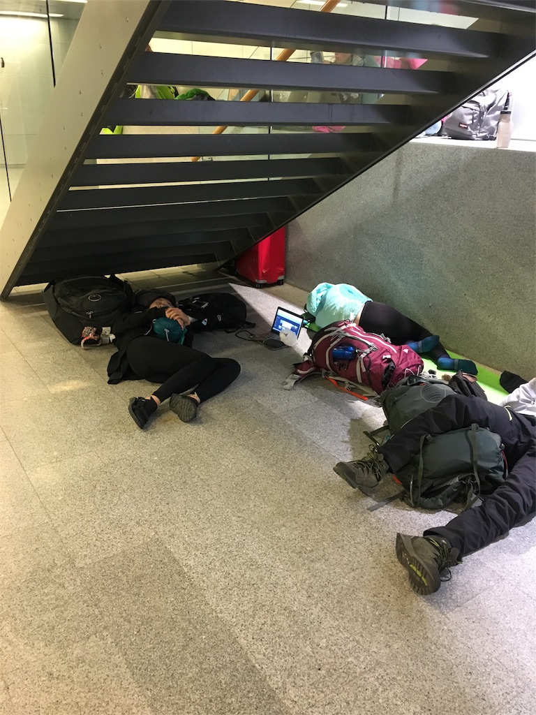 アイスランド空港泊