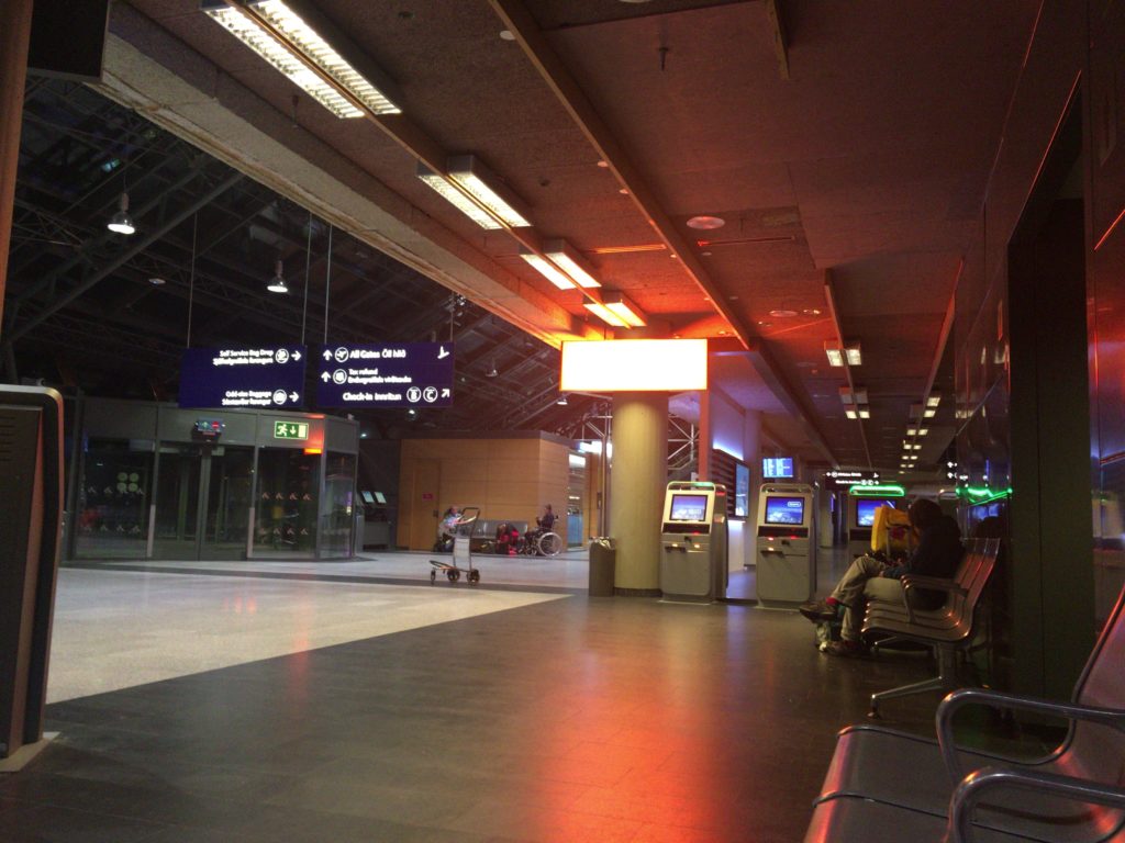 アイスランド空港泊