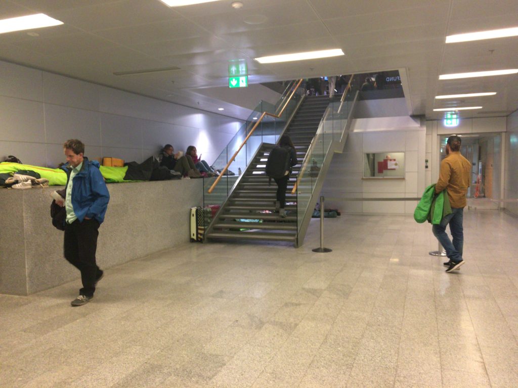 アイスランド空港泊