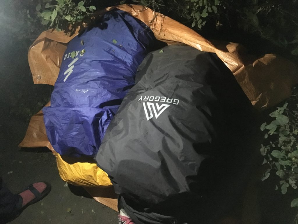 アイスランド車中泊荷物