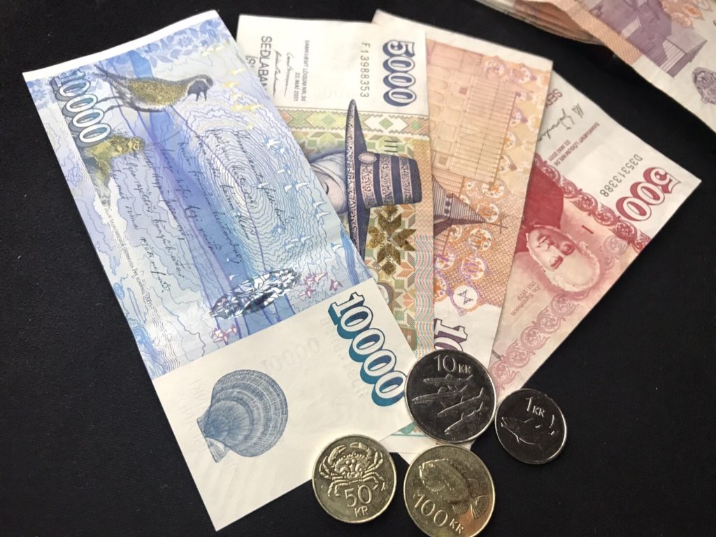 アイスランド通貨お金