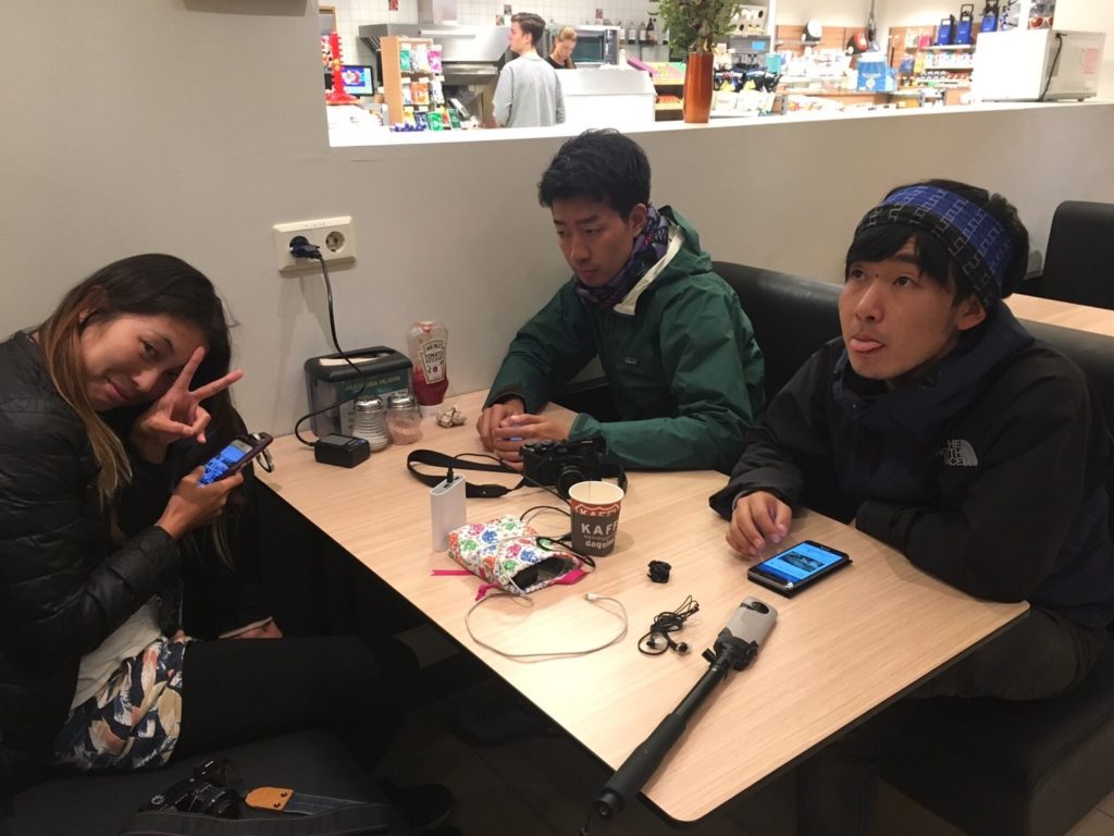 アイスランドガソリンスタンドカフェ