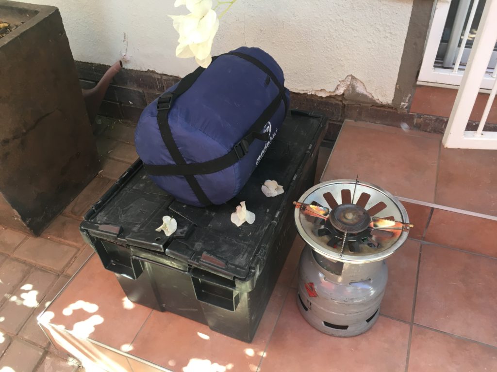 ナミビア レンタカー旅 持ち物