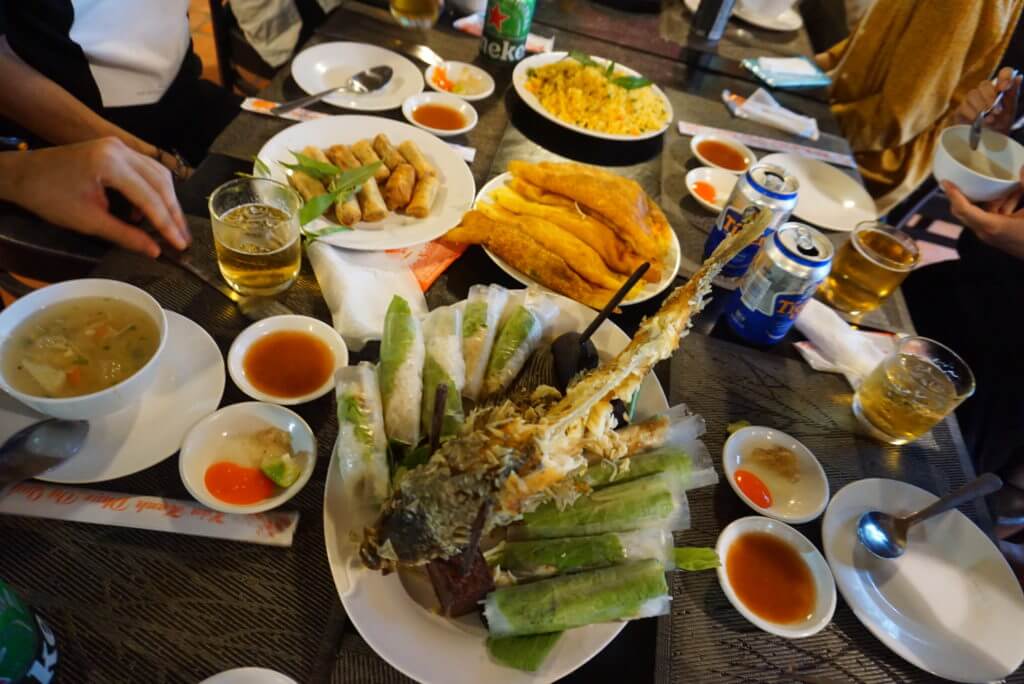 メコン川ツアー食事